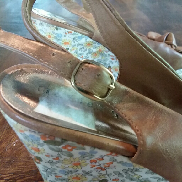 Madden Girl Floral Heels - Picture 6 of 8